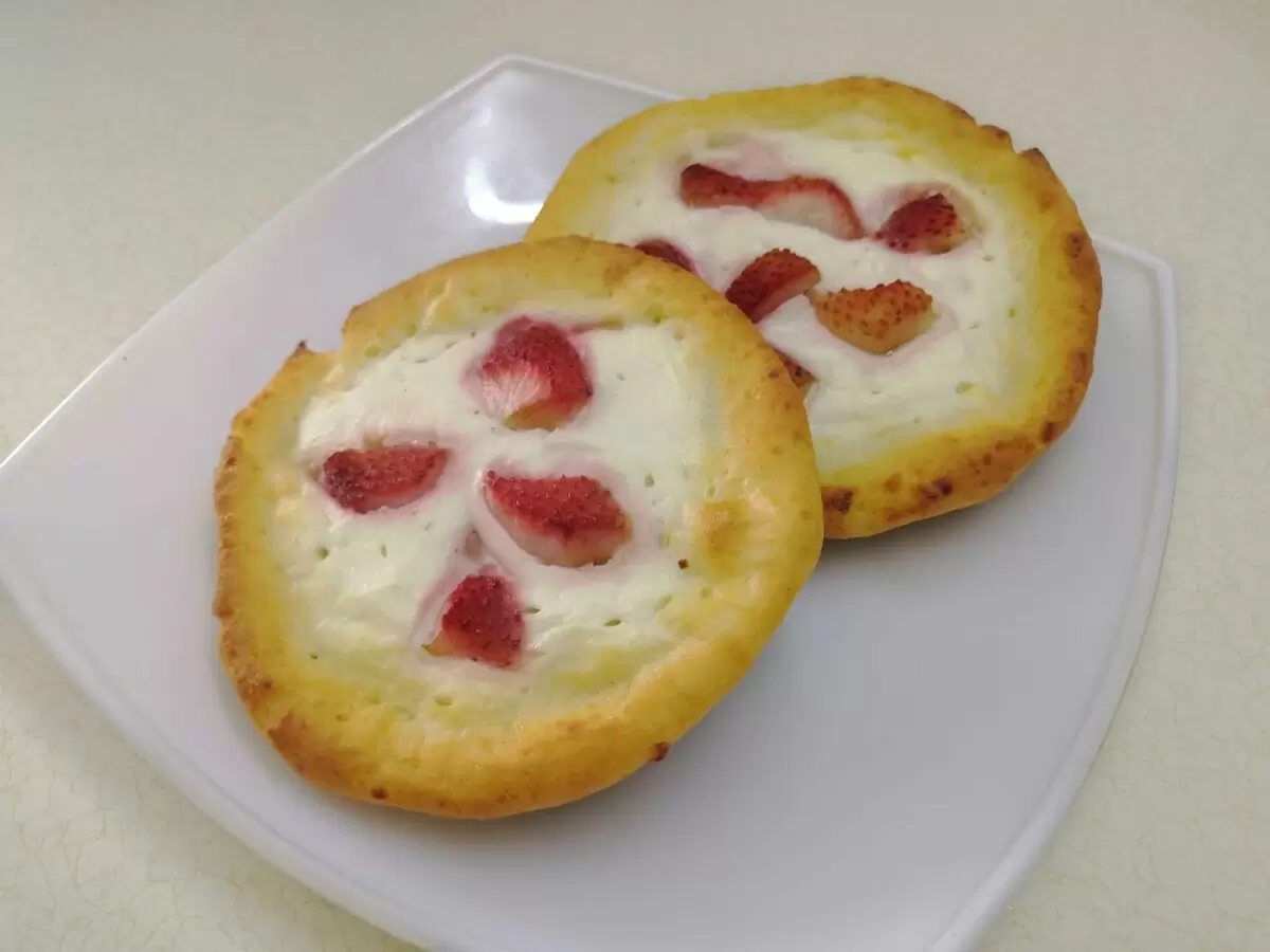 Летние ватрушки с ягодами: простой рецепт для здорового стола