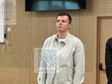 Бывшего супруга блогера Лерчек Артема Чекалина приговорили к 7 годам колонии и штрафу в 194,5 млн рублей по делу о незаконных валютных операциях и выводе за рубеж более 250 млн рублей, полученных от фитнес-марафона