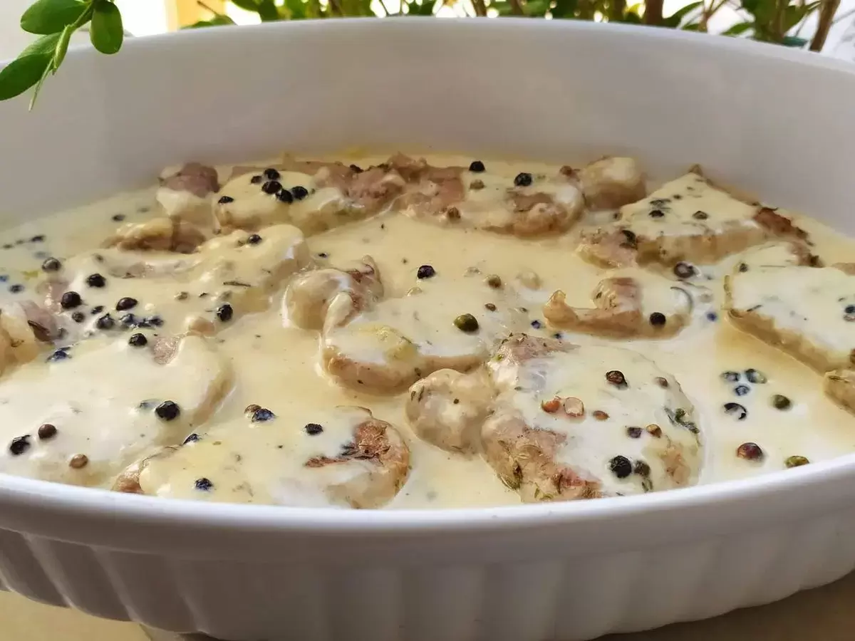 Нежная свинина с сырным соусом: простой рецепт для гурманов