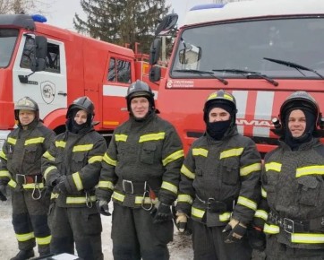 В Нижнекамске пожарные спасли женщину из горящей квартиры