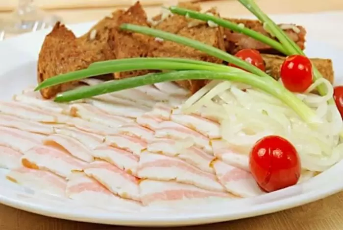 Наблюдение: небольшая доза сала может быть частью рациона