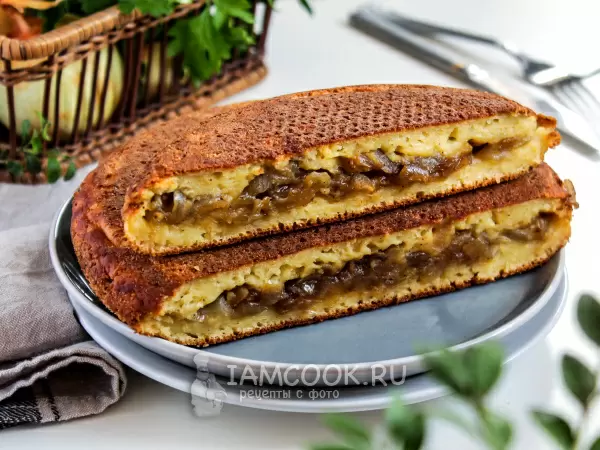 Как приготовить великолепный пирог на сковороде: простой и быстрый рецепт