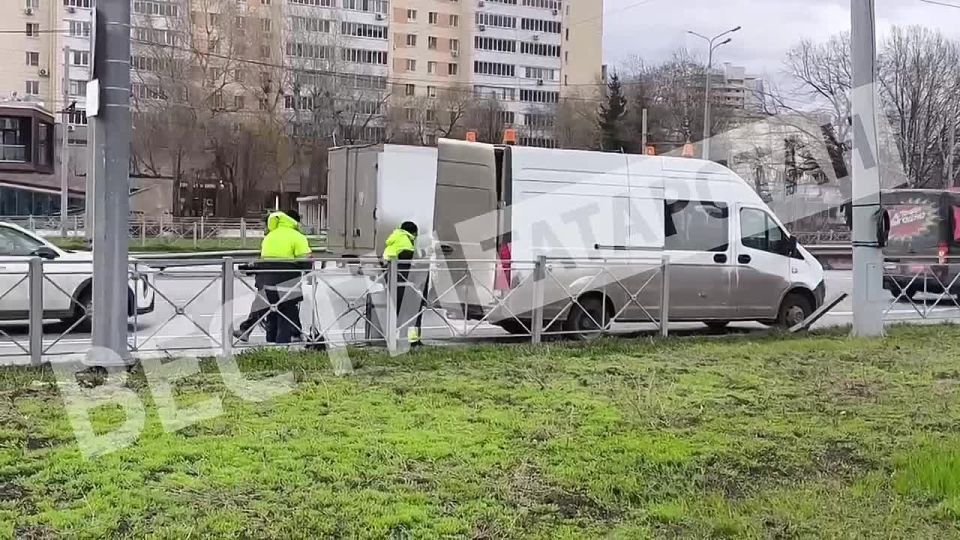 Сорванные ветром знаки на Декабристов убрали