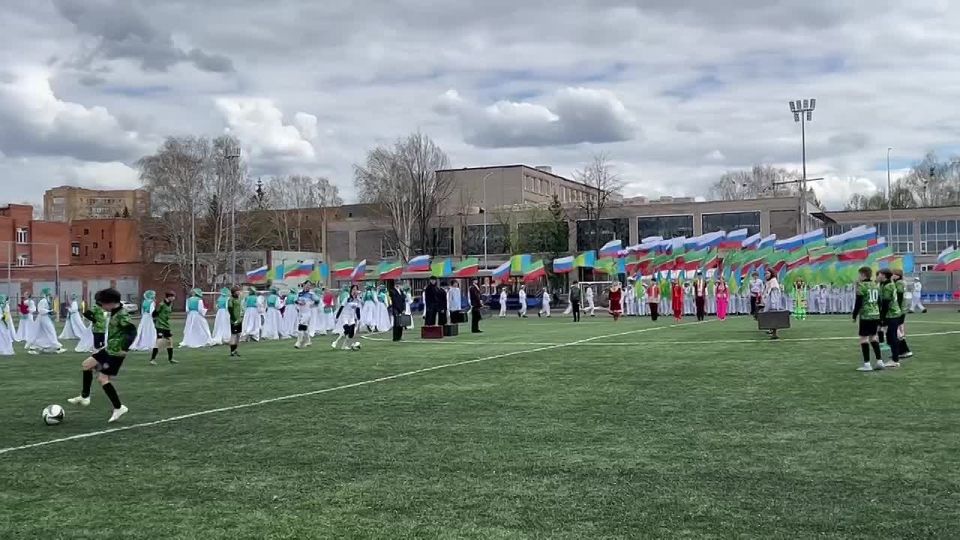 В Нижнекамске состоялось торжественное открытие международного футбольного турнира памяти Владимира Винникова