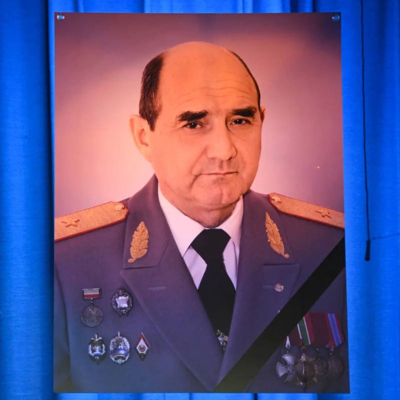 Рустам Минниханов на церемонии прощания с генералом Ренатом Тимерзяновым: Считаю, что он - образец того, каким и должен быть милиционер, а сегодня - полицейский