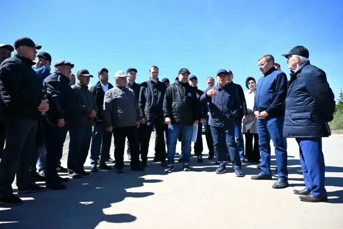 Рустам Минниханов оценил ход посевной кампании в Тюлячинском районе Татарстана Рустам Минниханов оценил ход посевной кампании в Тюлячинском районе Татарстана