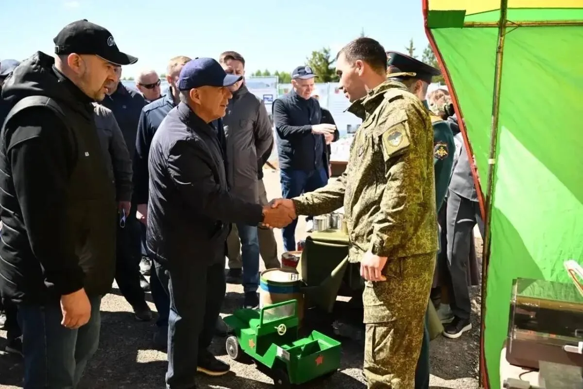 Рустам Минниханов оценил ход посевной кампании в Тюлячинском районе Татарстана