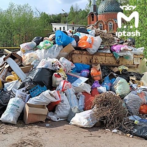 Казань и её окрестности тонут в мусоре, который плавится на 30-градусной жаре Казань и её окрестности тонут в мусоре, который плавится на 30-градусной жаре