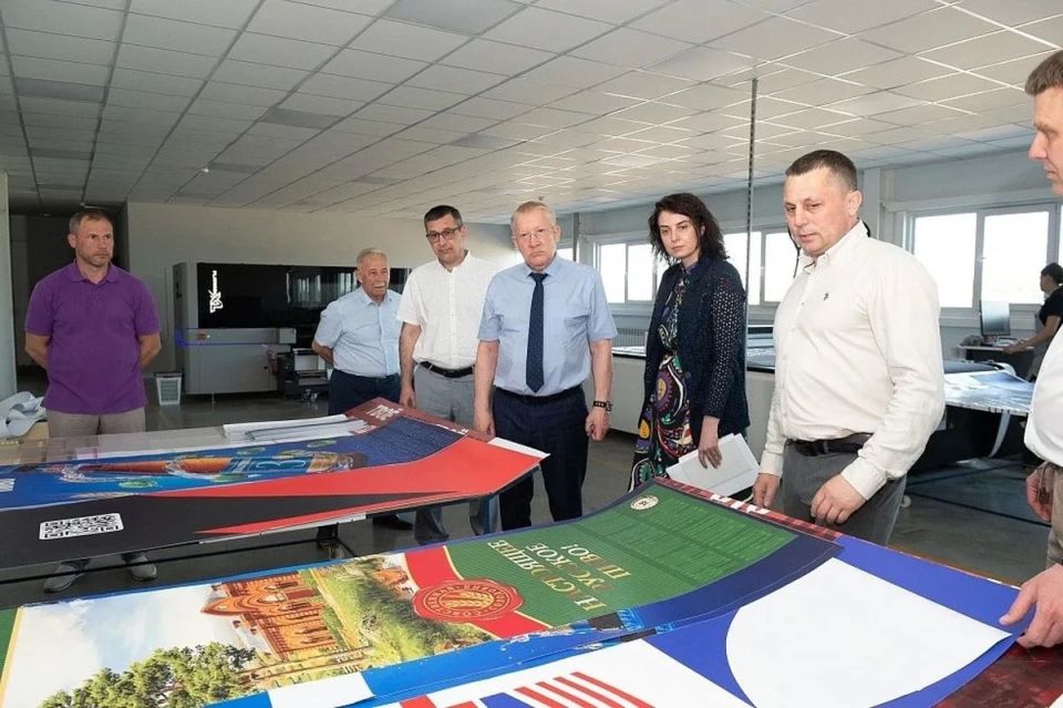 Депутат Госдумы РФ Олег Морозов посетил промышленный парк «Нижнекамск» и ознакомился с работой двух резидентов