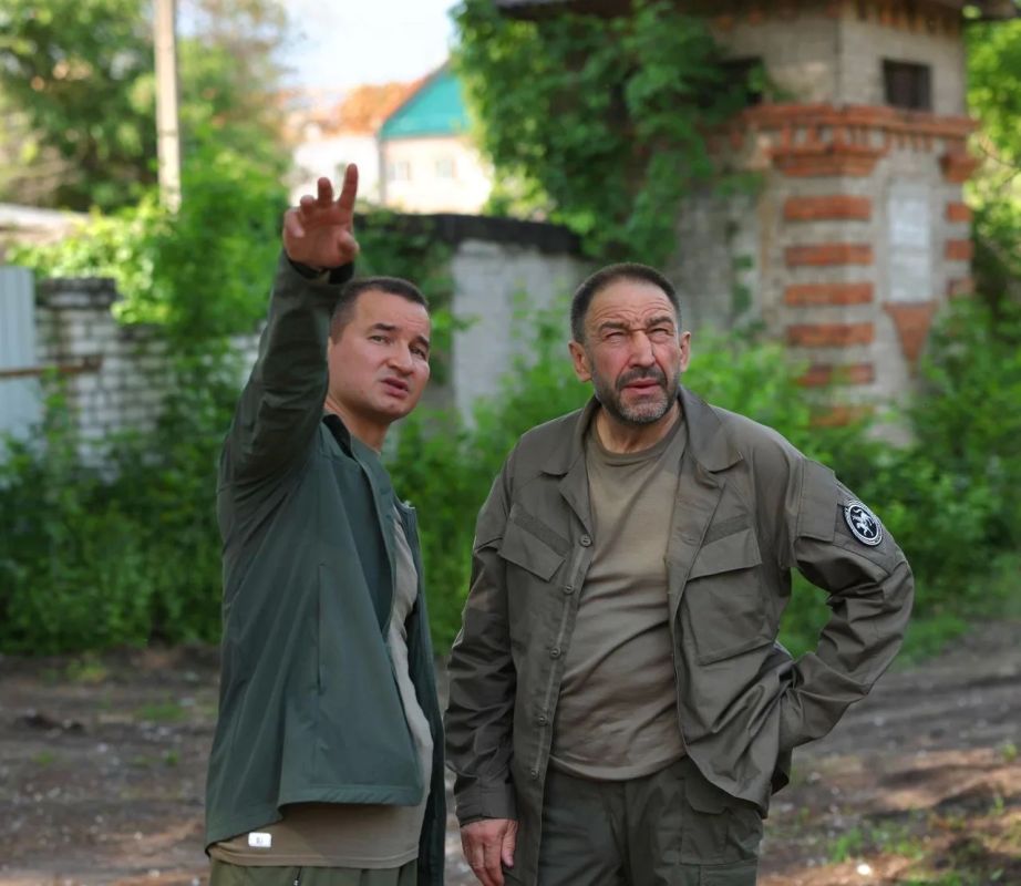 Рустам Минниханов: По моему поручению Премьер-министр РТ Алексей Песошин и Руководитель Администрации Асгат Сафаров посетили подшефные Татарстану города в ЛНР Рустам Минниханов: По моему поручению Премьер-министр РТ Алексей Песошин и Руководитель Администрации Асгат Сафаров посетили подшефные Татарстану города в ЛНР