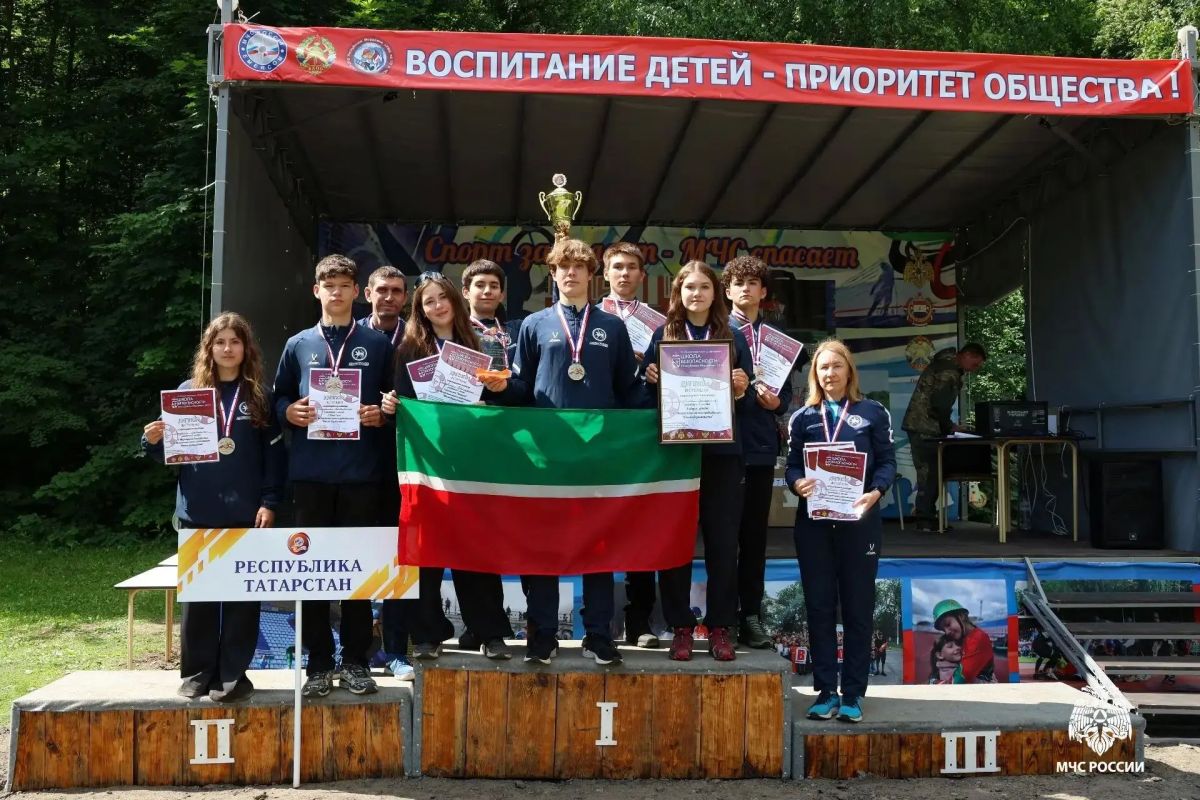 Татарстанские школьники на пьедестале Межрегиональных соревнований «Школа безопасности» Татарстанские школьники на пьедестале Межрегиональных соревнований «Школа безопасности»