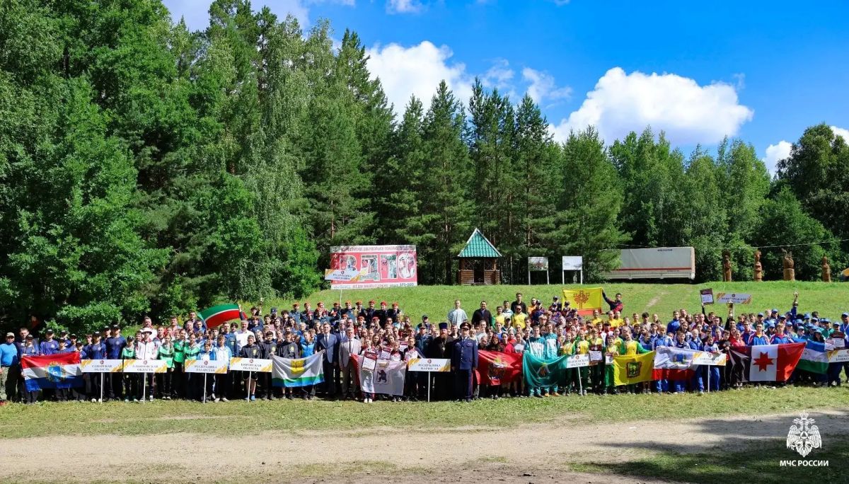 Татарстанские школьники на пьедестале Межрегиональных соревнований «Школа безопасности» Татарстанские школьники на пьедестале Межрегиональных соревнований «Школа безопасности»