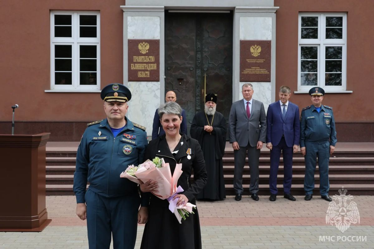 Александр Куренков передал подразделениям ведомства в Калининградской области новую спецтехнику и наградил личный состав Александр Куренков передал подразделениям ведомства в Калининградской области новую спецтехнику и наградил личный состав