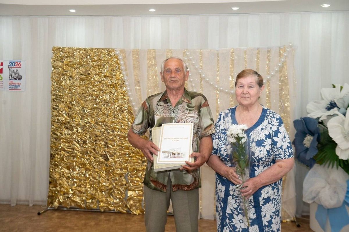 В Нижнекамске поздравили семейные пары с годовщинами свадьбы В Нижнекамске поздравили семейные пары с годовщинами свадьбы