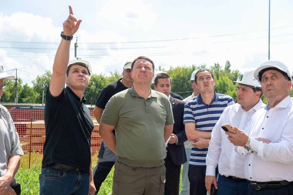 Сегодня вместе с министром строительства, архитектуры и ЖКХ Республики Татарстан проинспектировали ход восстановительных работ в доме на улице Чабьинской, 3, который пострадал в результате атаки БПЛА 12 июня Сегодня вместе с министром строительства, архитектуры и ЖКХ Республики Татарстан проинспектировали ход восстановительных работ в доме на улице Чабьинской, 3, который пострадал в результате атаки БПЛА 12 июня