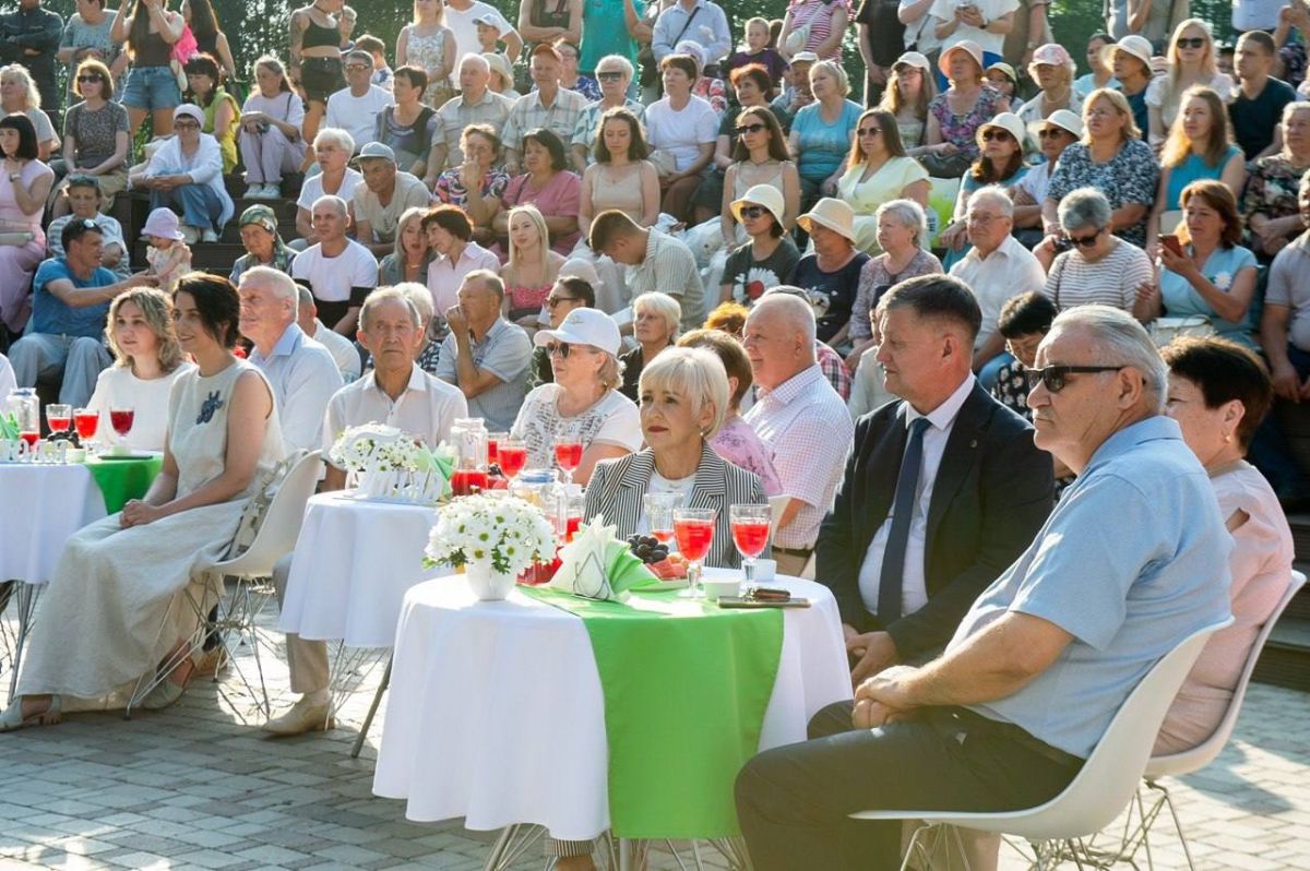 В парке «Семья» прошел семейный фестиваль, посвященный Дню семьи, любви и верности В парке «Семья» прошел семейный фестиваль, посвященный Дню семьи, любви и верности