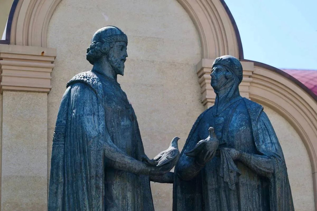 В День семьи, любви и верности в Казани епархиальный миссионерский отдел провел несколько мероприятий В День семьи, любви и верности в Казани епархиальный миссионерский отдел провел несколько мероприятий