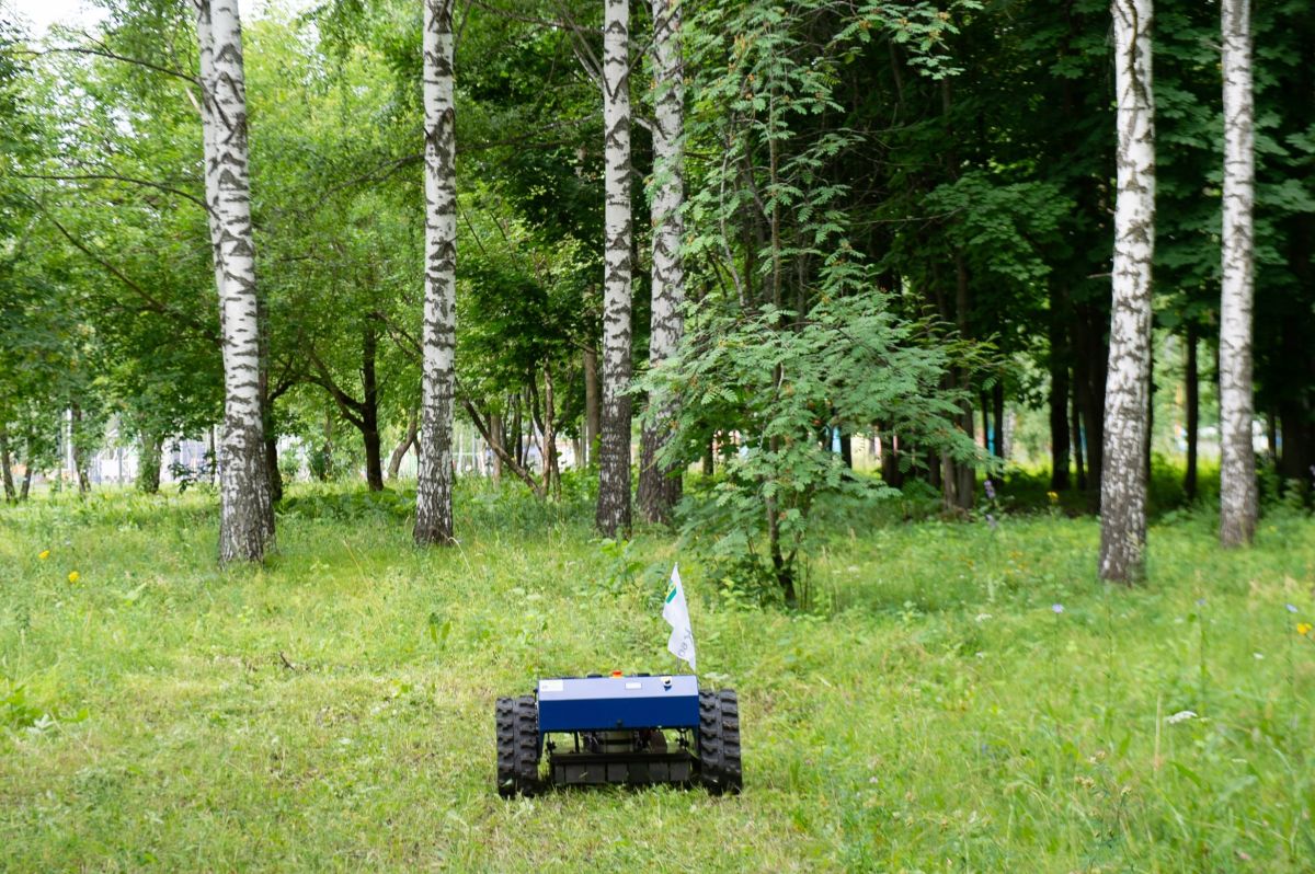 В Нижнекамске продолжают развивать умные технологии, используя наземные беспилотные системы для благоустройства города В Нижнекамске продолжают развивать умные технологии, используя наземные беспилотные системы для благоустройства города