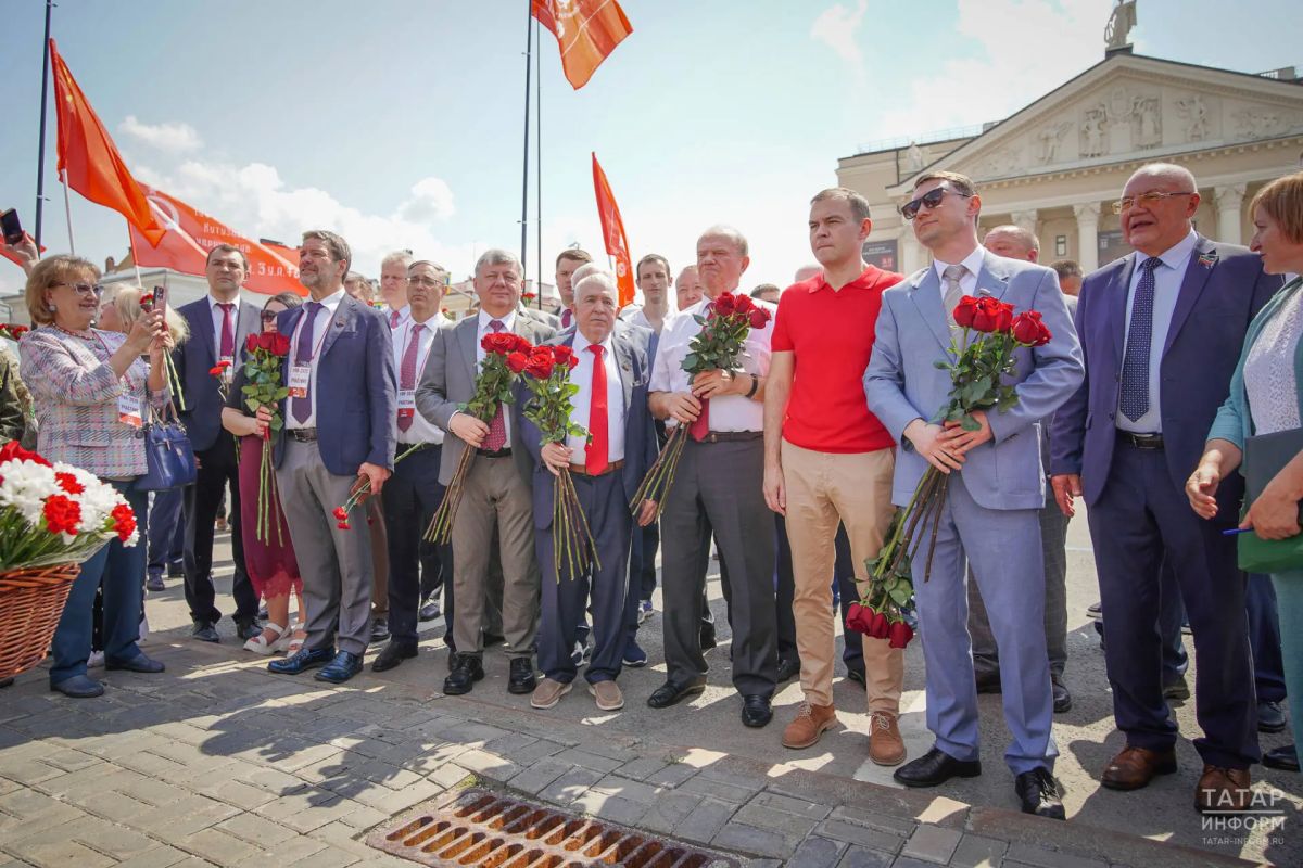 В Казань на два дня прибыл председатель ЦК КПРФ Геннадий Зюганов В Казань на два дня прибыл председатель ЦК КПРФ Геннадий Зюганов
