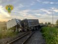 В Челнах грузовик столкнулся с тепловозом — водитель авто погиб
