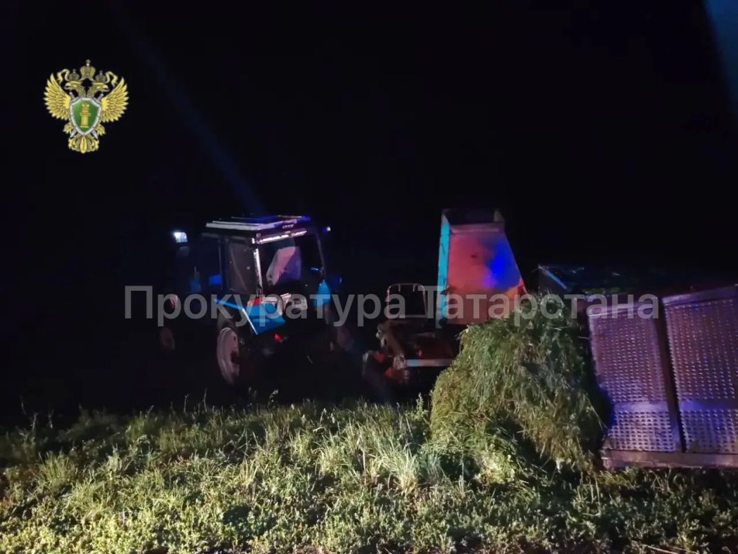 "Лада Гранта" влетела в трактор в Татарстане — погибли четыре человека "Лада Гранта" влетела в трактор в Татарстане — погибли четыре человека
