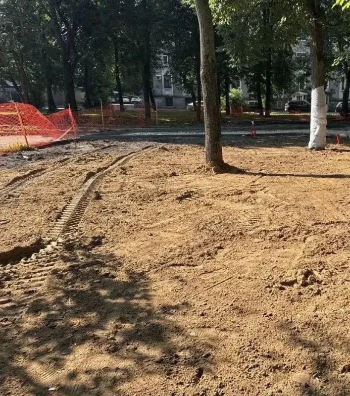 Потебризимся?. В сквере «Тебриз» полным ходом идут строительно-монтажные работы Потебризимся?. В сквере «Тебриз» полным ходом идут строительно-монтажные работы