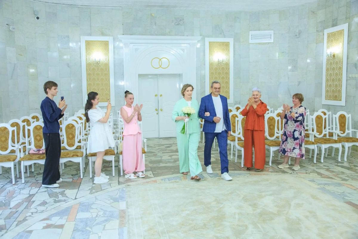 Вернулись в Нижнекамск, чтобы отметить юбилей свадьбы Вернулись в Нижнекамск, чтобы отметить юбилей свадьбы