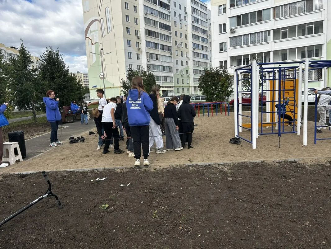 В День республики открыли обновленный двор домов №№ 4 и 6 на улице Гайнуллина В День республики открыли обновленный двор домов №№ 4 и 6 на улице Гайнуллина