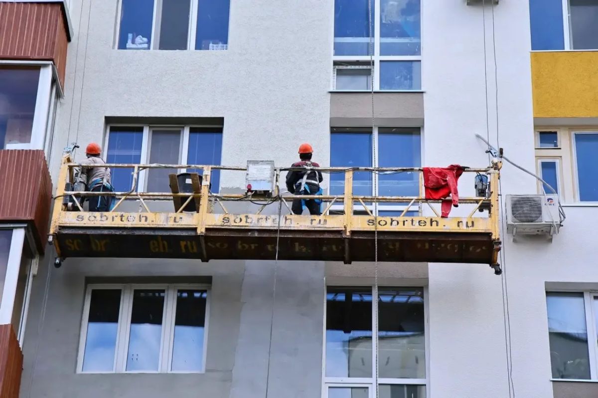 Сегодня жители дома на улице Чабьинской в Нижнекамске вернулись в свои квартиры Сегодня жители дома на улице Чабьинской в Нижнекамске вернулись в свои квартиры