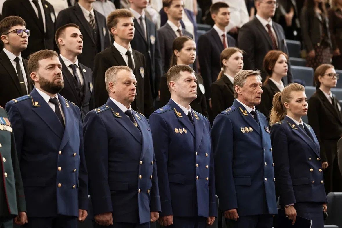 Сегодня, 1 сентября 2026 года, по поручению Генерального прокурора Российской Федерации Александра Гуцана его заместитель Николай Шишкин принял участие в торжественной церемонии посвящения в студенты Казанского юридического... Сегодня, 1 сентября 2026 года, по поручению Генерального прокурора Российской Федерации Александра Гуцана его заместитель Николай Шишкин принял участие в торжественной церемонии посвящения в студенты Казанского юридического...