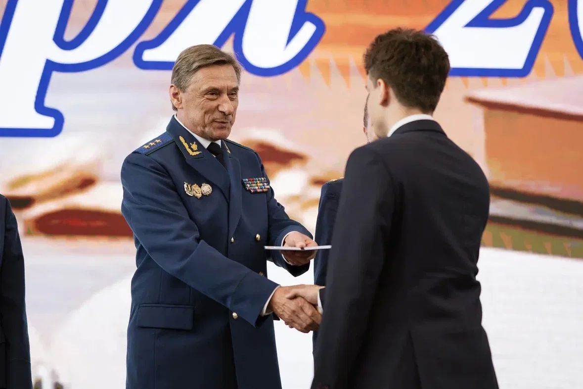 Сегодня, 1 сентября 2026 года, по поручению Генерального прокурора Российской Федерации Александра Гуцана его заместитель Николай Шишкин принял участие в торжественной церемонии посвящения в студенты Казанского юридического... Сегодня, 1 сентября 2026 года, по поручению Генерального прокурора Российской Федерации Александра Гуцана его заместитель Николай Шишкин принял участие в торжественной церемонии посвящения в студенты Казанского юридического...