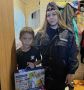 С заботой о детях: инспекторы ПДН посетили семьи и вручили школьные наборы