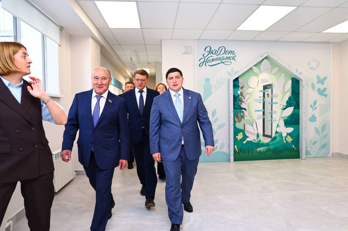 Марат Ахметов посетил детский экологобиологический центр в Нижнекамске Марат Ахметов посетил детский экологобиологический центр в Нижнекамске