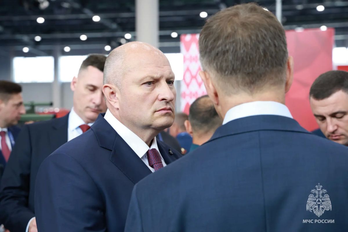 Фоторепортаж по итогам первого дня работы главы МЧС России Александра Куренкова на XVI Международном салоне «Комплексная безопасность» в Казани Фоторепортаж по итогам первого дня работы главы МЧС России Александра Куренкова на XVI Международном салоне «Комплексная безопасность» в Казани