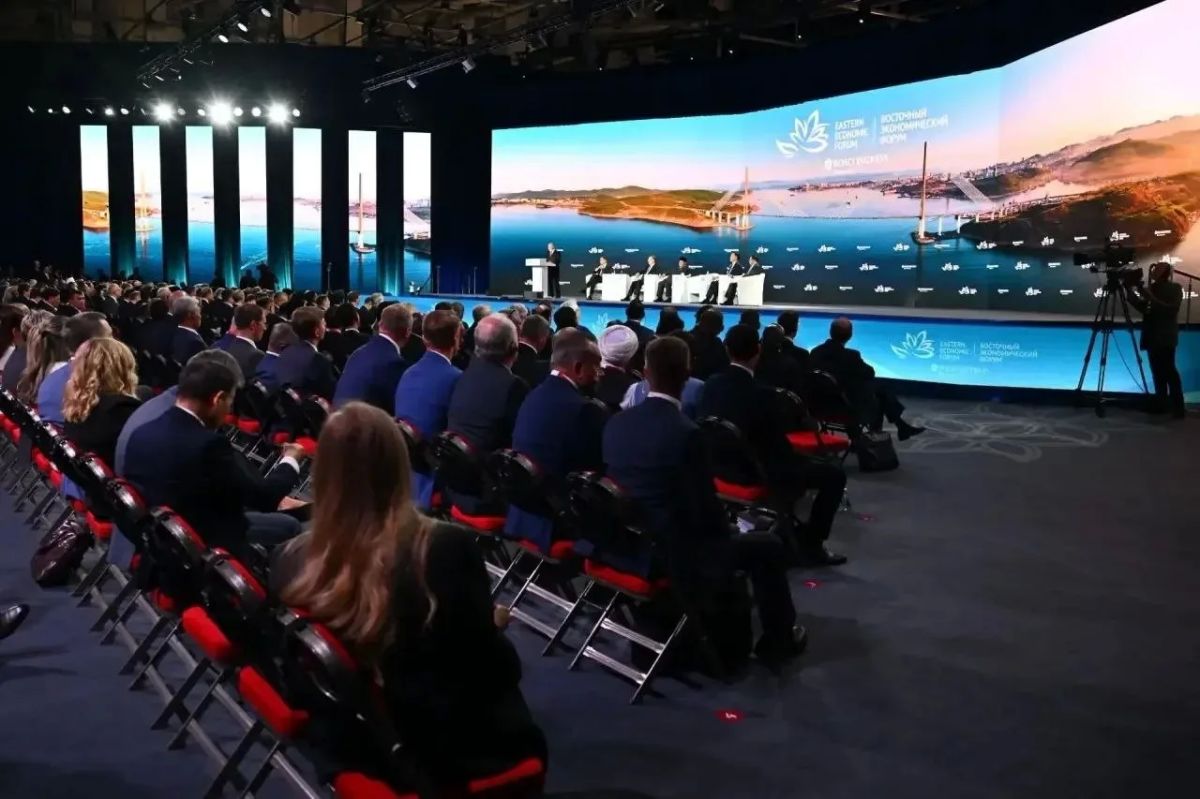 Рустам Минниханов: Принял участие в Восточном экономическом форуме Рустам Минниханов: Принял участие в Восточном экономическом форуме
