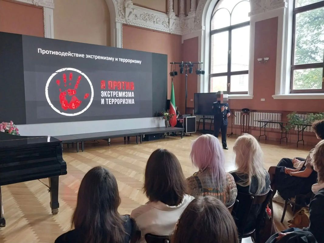 В День солидарности в борьбе с терроризмом студентам представили вертикальный сериал Молодежного совета "Татмедиа" В День солидарности в борьбе с терроризмом студентам представили вертикальный сериал Молодежного совета "Татмедиа"