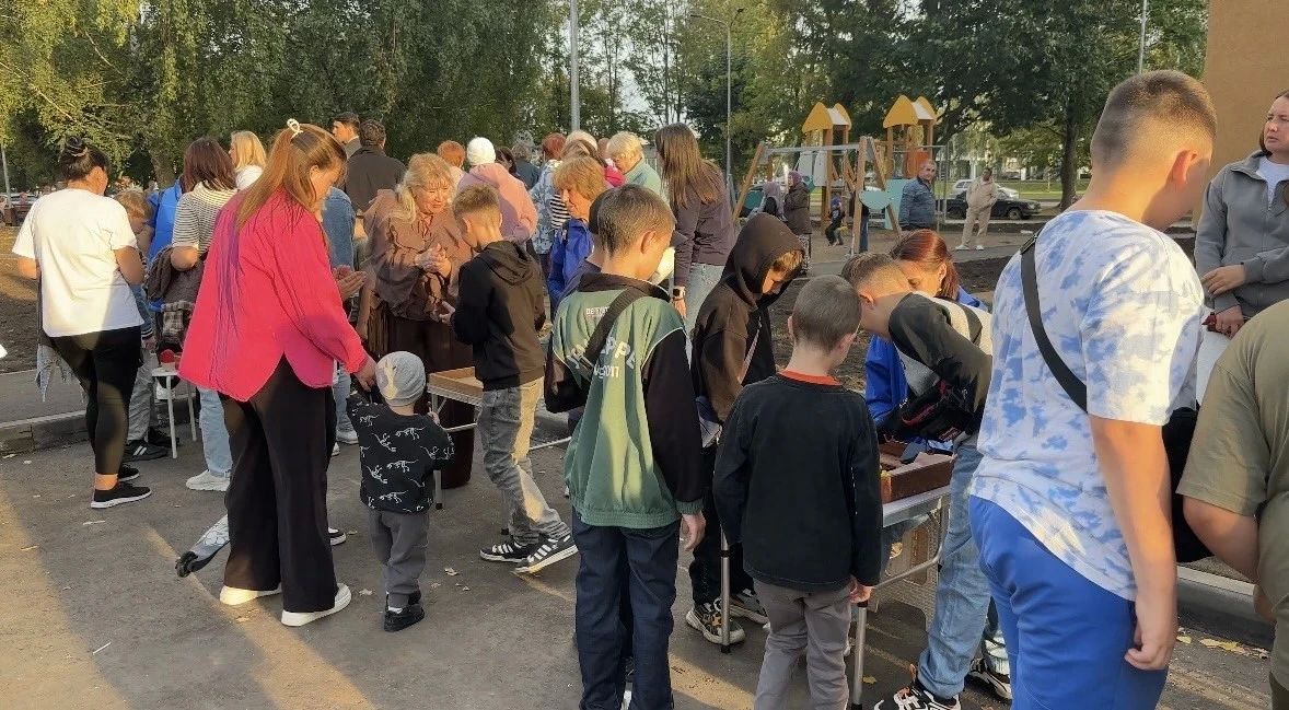 Во дворе дома №6 на улице Вокзальной прошел праздник по случаю завершения ремонта по республиканской программе Во дворе дома №6 на улице Вокзальной прошел праздник по случаю завершения ремонта по республиканской программе