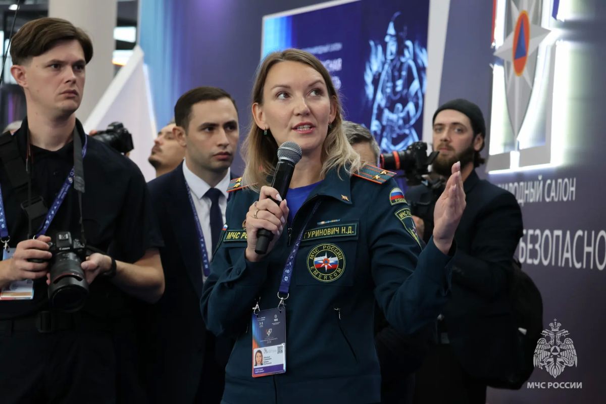 Главы МЧС России и Республики Татарстан ознакомились с новейшей системой «Цифровой пожарный гарнизон» Главы МЧС России и Республики Татарстан ознакомились с новейшей системой «Цифровой пожарный гарнизон»