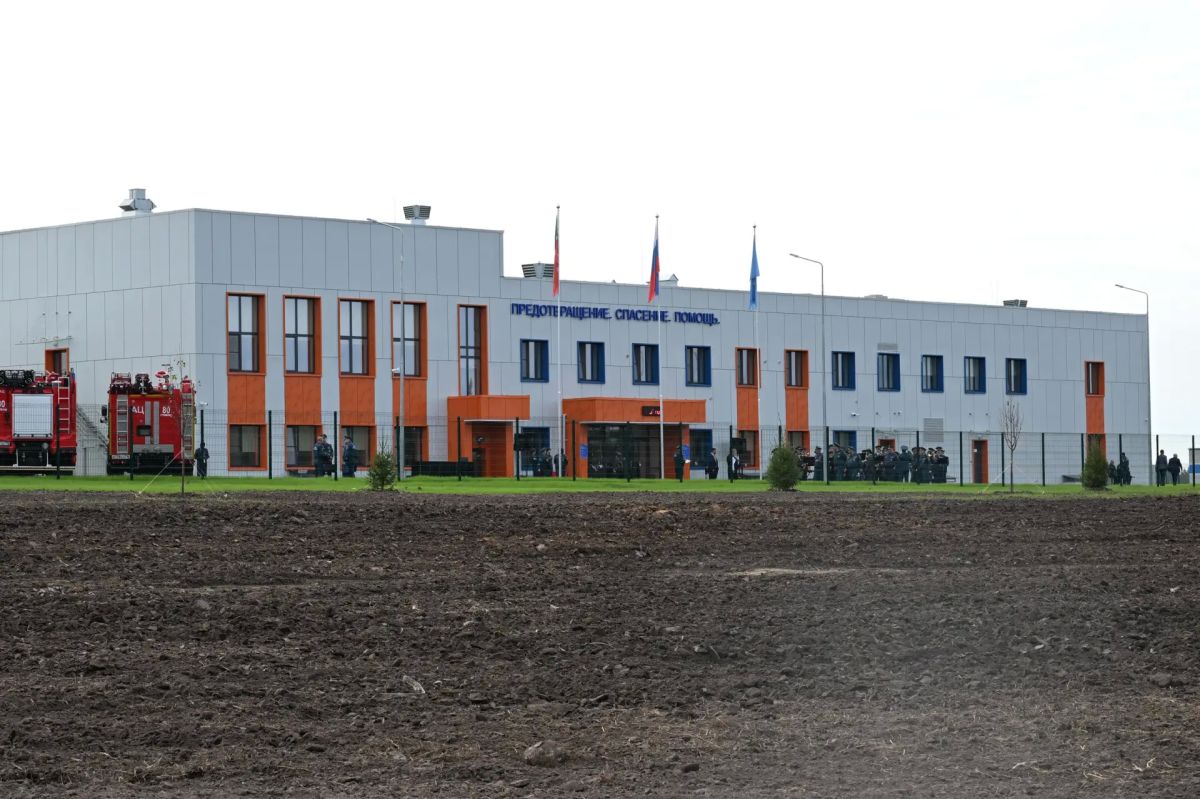 В Татарстане смогут ежегодно готовить 3,5 тысячи пожарных и спасателей В Татарстане смогут ежегодно готовить 3,5 тысячи пожарных и спасателей