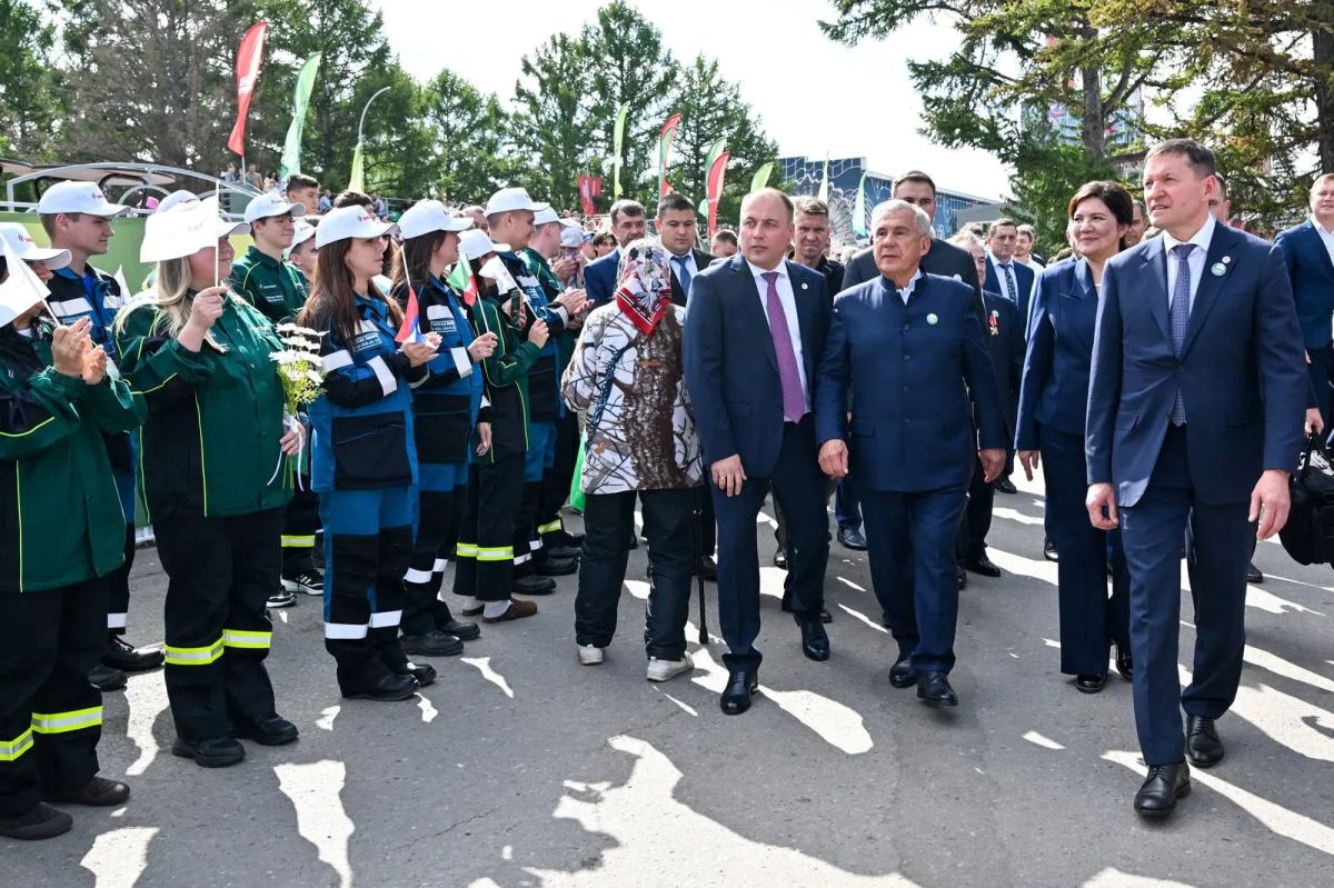 Рустам Минниханов поприветствовал участников конкурса профмастерства среди молодых нефтяников Рустам Минниханов поприветствовал участников конкурса профмастерства среди молодых нефтяников