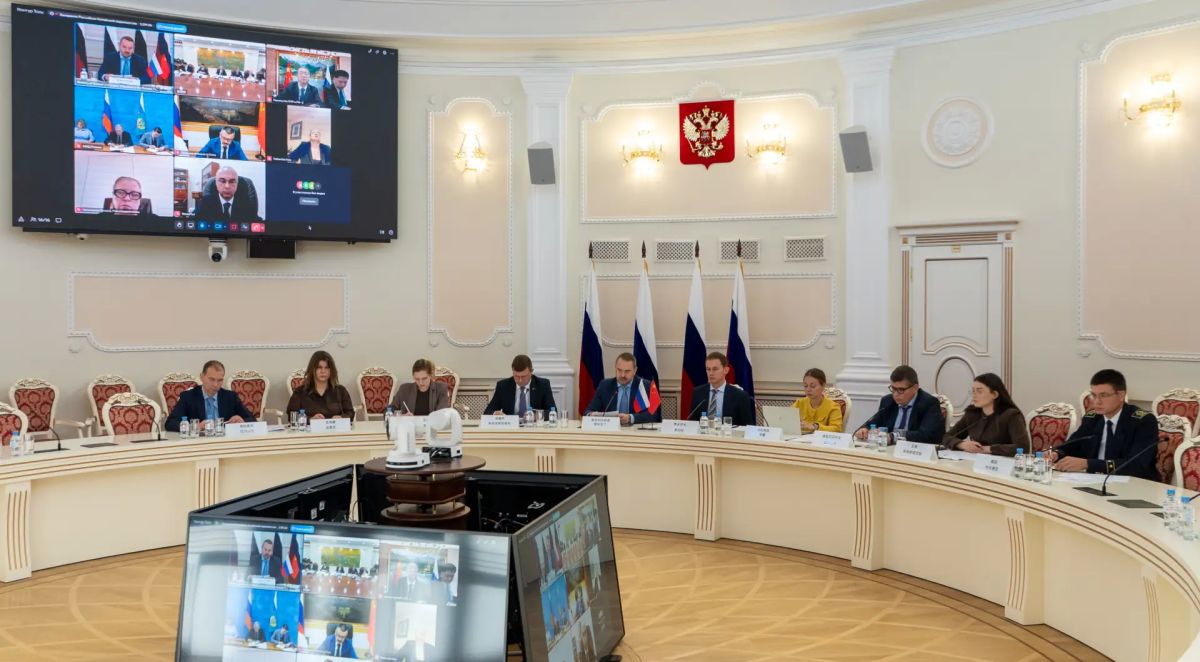 Россия и Китай продолжают укреплять сотрудничество в сфере образования Россия и Китай продолжают укреплять сотрудничество в сфере образования