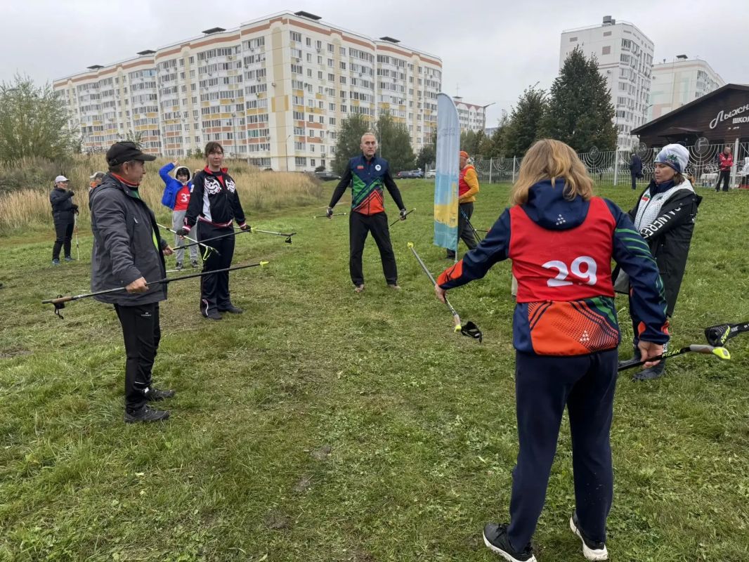 В Нижнекамске сегодня также проходит фестиваль северной ходьбы В Нижнекамске сегодня также проходит фестиваль северной ходьбы