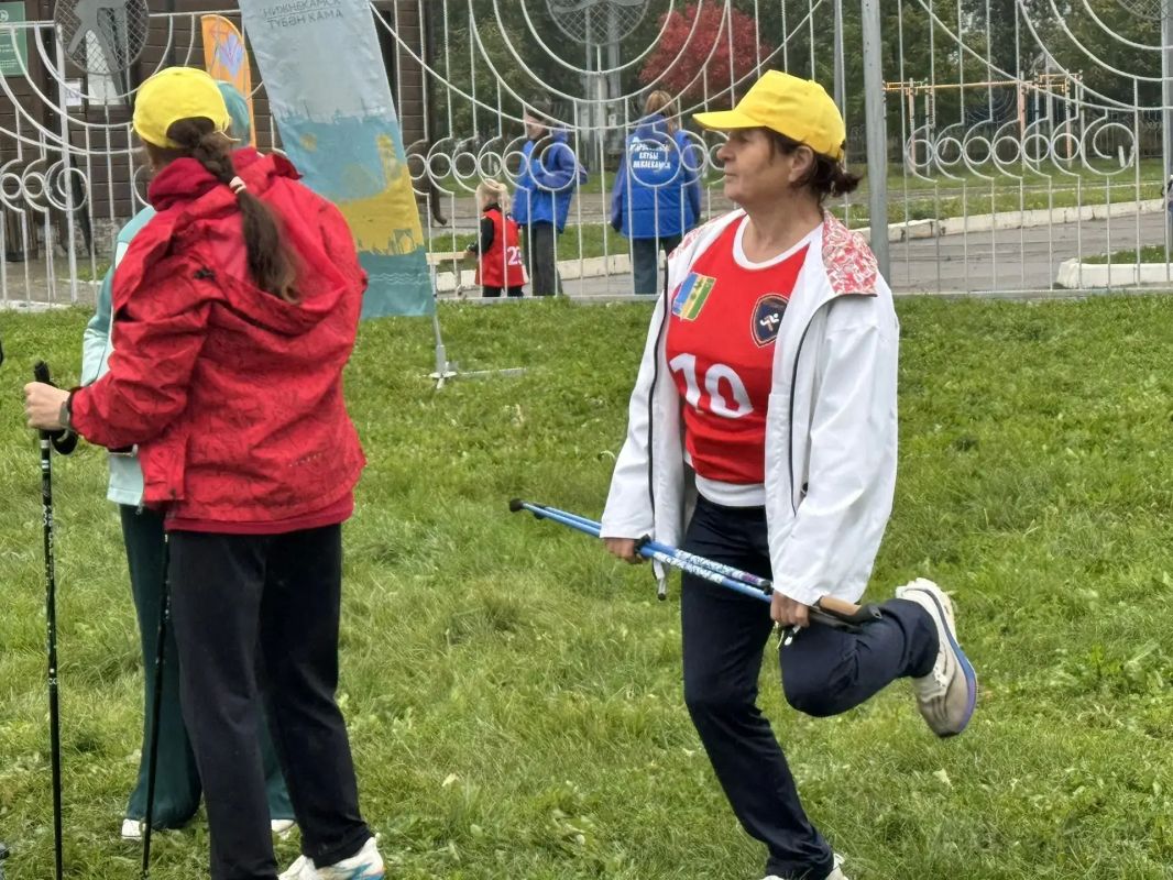 В Нижнекамске сегодня также проходит фестиваль северной ходьбы В Нижнекамске сегодня также проходит фестиваль северной ходьбы