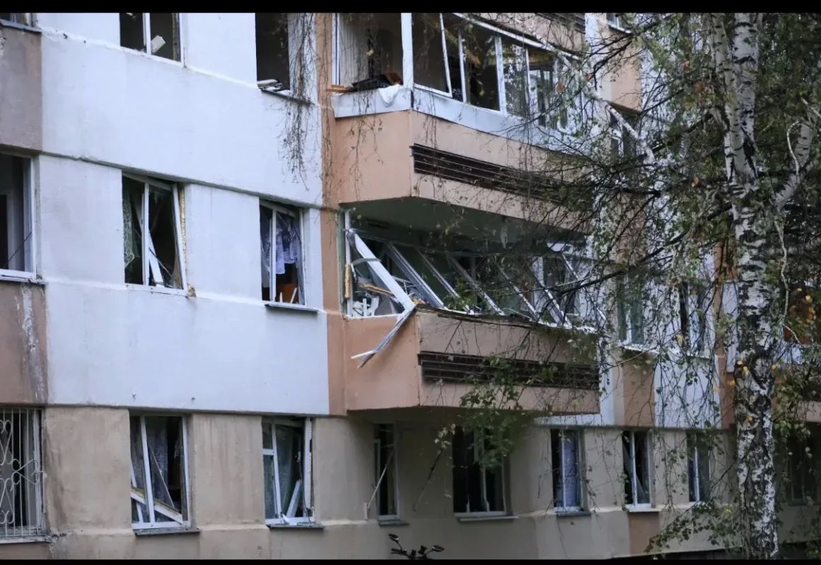 В Нижнекамске Алексей Песошин осмотрел последствия атаки БПЛА и провёл заседание оперштаба В Нижнекамске Алексей Песошин осмотрел последствия атаки БПЛА и провёл заседание оперштаба