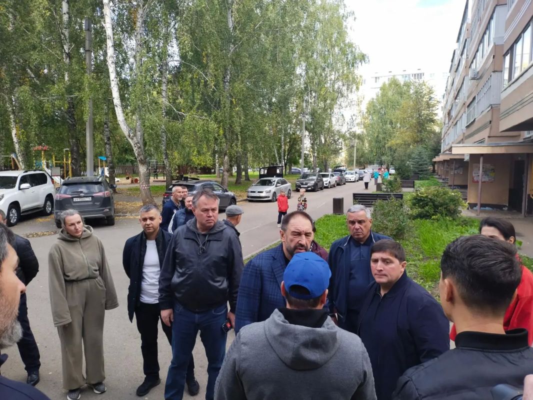 По поручению Рустама Минниханова в Нижнекамск прибыл премьер-министр республики Алексей Песошин По поручению Рустама Минниханова в Нижнекамск прибыл премьер-министр республики Алексей Песошин