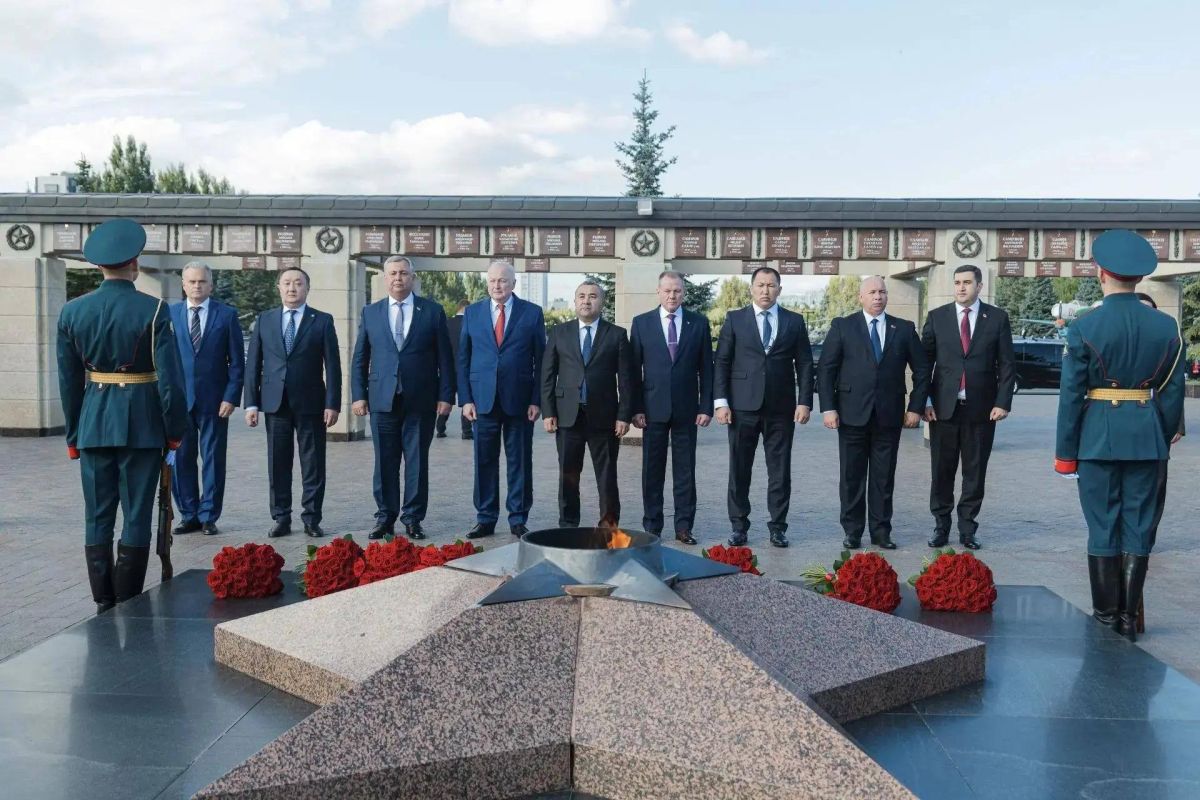 Память и единство: участники заседания Совета пенитенциарных служб СНГ почтили память героев в Казани Память и единство: участники заседания Совета пенитенциарных служб СНГ почтили память героев в Казани