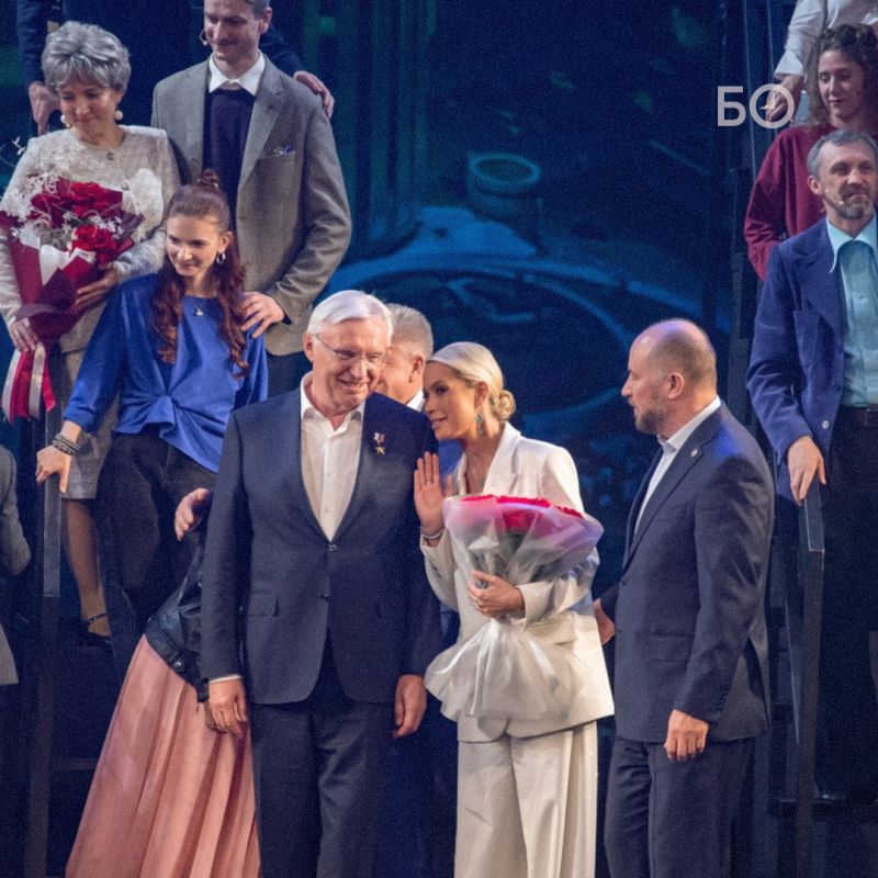 В Набережных Челнах в русском драмтеатре «Мастеровые» прошел закрытый показ мюзикла «Люди города Н», посвященный 400-летию Челнов и 50-летию выпуска первого «КАМАЗа» В Набережных Челнах в русском драмтеатре «Мастеровые» прошел закрытый показ мюзикла «Люди города Н», посвященный 400-летию Челнов и 50-летию выпуска первого «КАМАЗа»