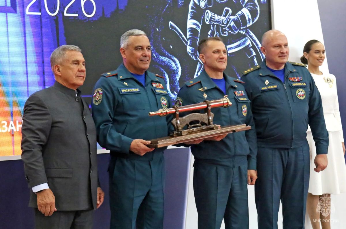 Исторический пожарный ствол передан из Татарстана в Удмуртию в рамках юбилейной эстафеты Исторический пожарный ствол передан из Татарстана в Удмуртию в рамках юбилейной эстафеты