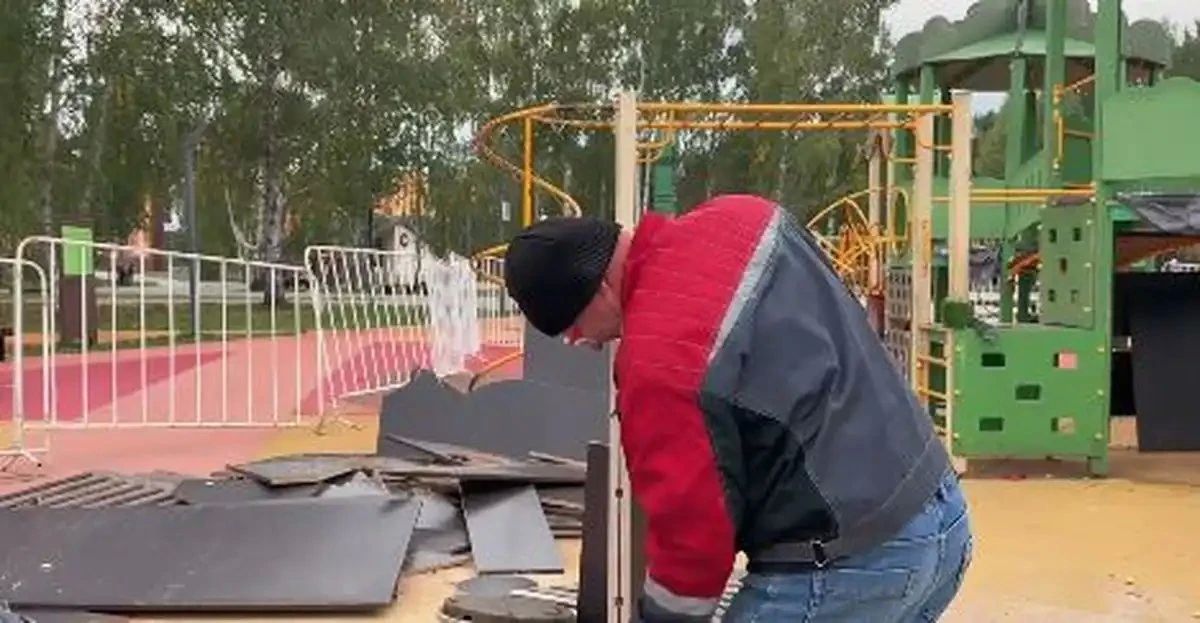 В Нижнекамске продолжается плановая реконструкция спортивных и игровых локаций в парке «Семья» В Нижнекамске продолжается плановая реконструкция спортивных и игровых локаций в парке «Семья»