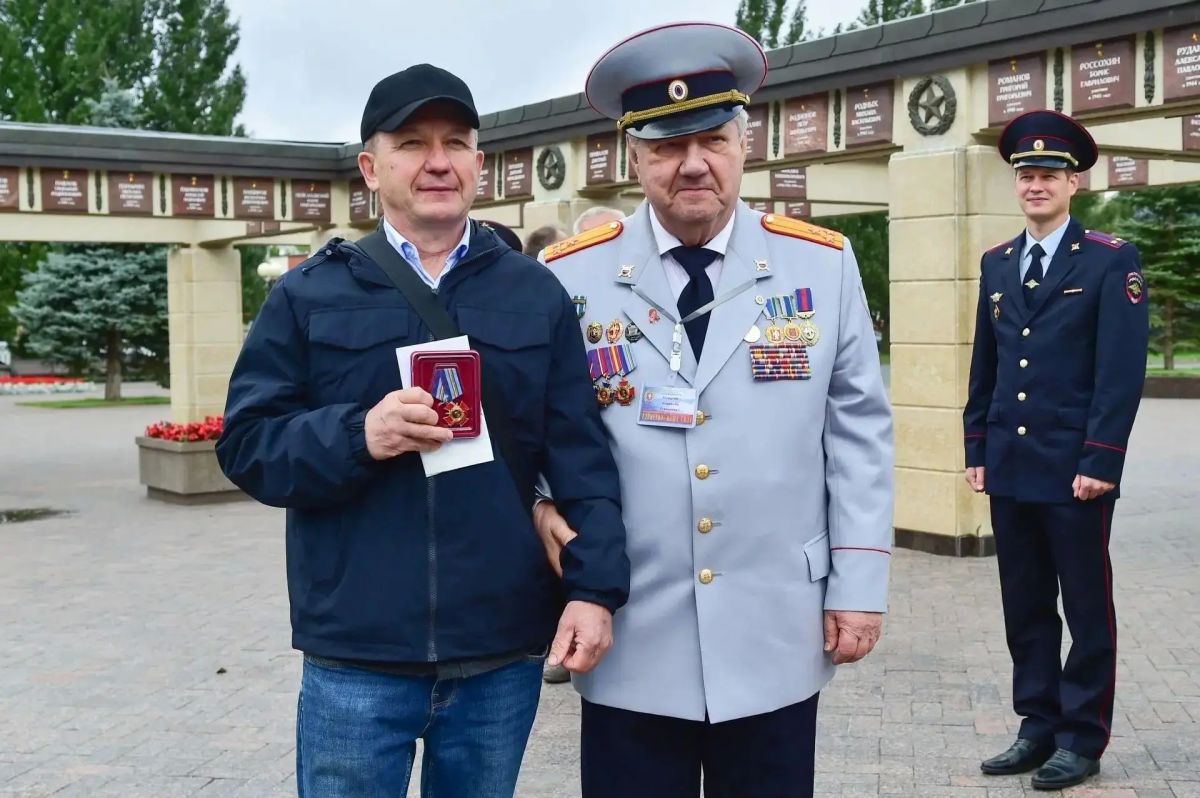 В Татарстан приехала делегация из 80 ветеранов ОВД и Внутренних войск Свердловской области во главе с председателем Совета ветеранов полковником милиции в отставке Владимиром Ралдугиным В Татарстан приехала делегация из 80 ветеранов ОВД и Внутренних войск Свердловской области во главе с председателем Совета ветеранов полковником милиции в отставке Владимиром Ралдугиным